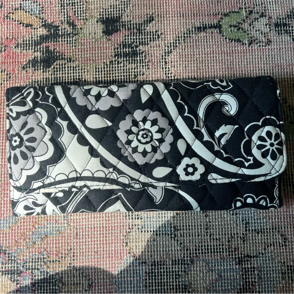 Vera Bradley trifold wallet black and white paisley